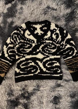 Роскошный свитер от итальянского бренда.1 фото