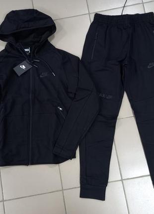 Чоловічий спортивний костюм nike