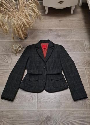 Фантастический пиджак из плотной ткани от бренда s.oliver