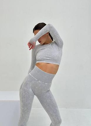 Безшовний фітнес костюм рашгард і лосини пуш-ап варьонки