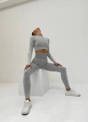 Безшовний фітнес костюм рашгард і лосини пуш-ап варьонки