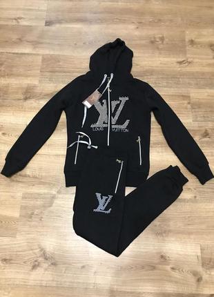 Костюм жіночий