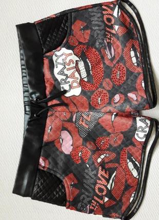 Круті шорти в мультяшний принт зі стразами crazy daisy