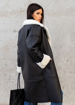 Зимняя теплая свободная прямая дубленка по колено на меху