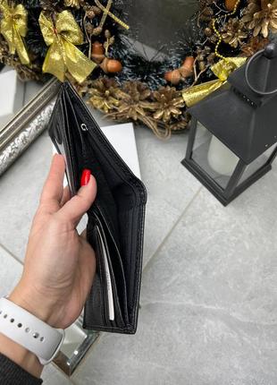 Черное практичное шикарное качественное портмоне из натуральной кожи в фирменной коробке7 фото