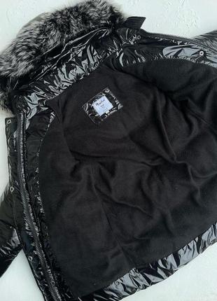 Зимний пуховик из лака монклер черный с мехом серым песца5 фото