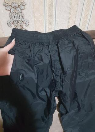 Стильные лёгкие спортивные штаны, плащевка, чёрные штаны в сумочке6 фото