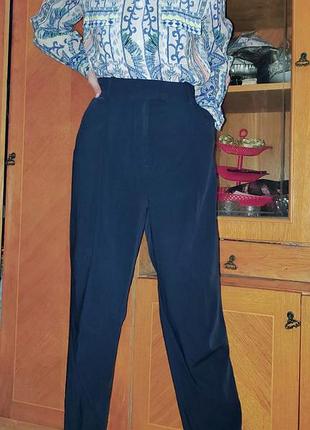 Штани вільного крою зі зборочками та стрілками cos