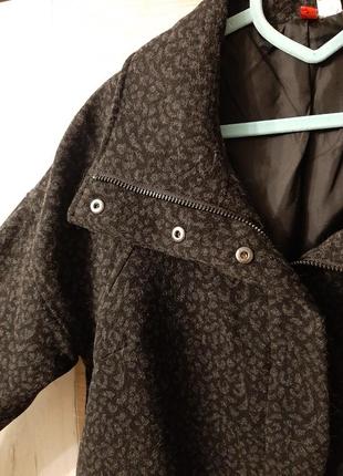 Теплое шерстяное оверсайз пальто divided6 фото