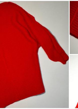 Брендовый красный оверсайз свитер с вырезами на плечах1 фото