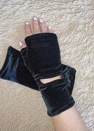 Бархатные митенки на флисе с окошком доя смарт часов