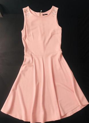 Платье розовое с украшением1 фото