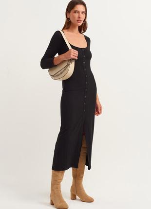 Витончена сукня по фігурі чорного кольору oxxo