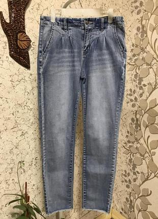 Джинси мом необроблений край.