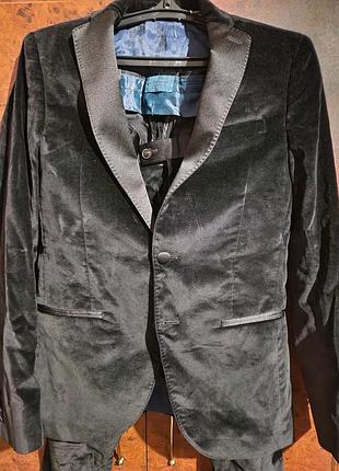 Чоловічий костюм