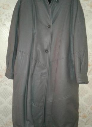 Плащ на теплій підкладці.