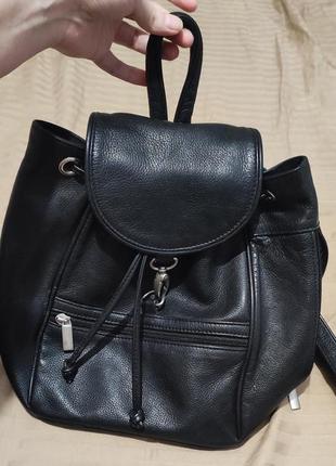 Кожаный фирменный рюкзачек италия в отличном состоянии