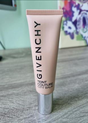 Givenchy couture city balm. c205