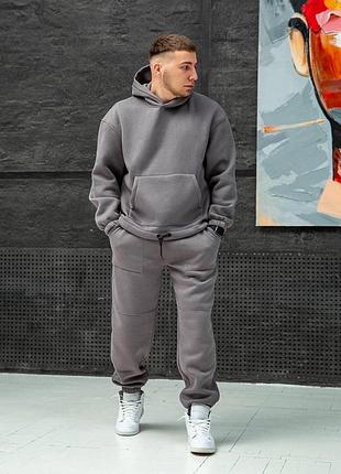 Мужской спортивный костюм