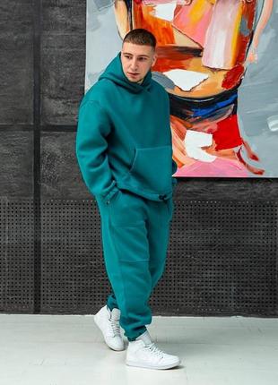 Мужской спортивный костюм