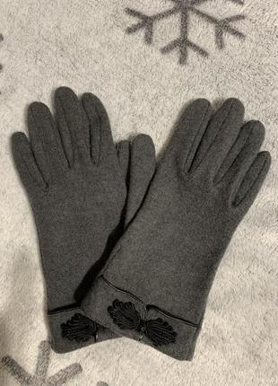 Дуже класні рукавички з вовни. сірий колір