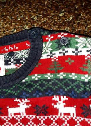 Разноцветный новогодний свитер с оленями, узорами и снежинками8 фото