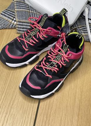 Кроссовки tommy hilfiger. оригинал