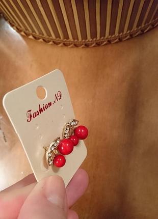 Сережки - гвозики, миленькі вишеньки, не плоскі