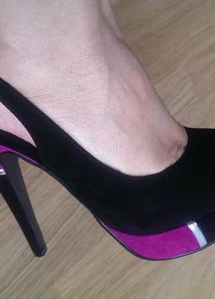 Чудові замшеві туфлі, босоніжки, р. 38