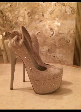 Женские туфли