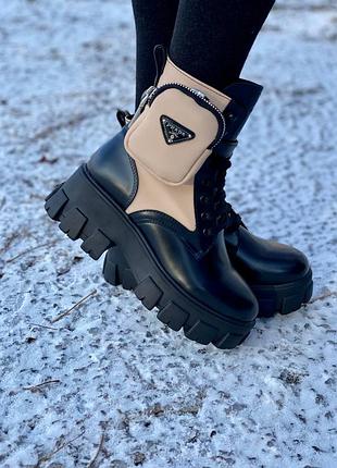 Демисезонні жіночі черевики з кишенею. бренд прада prada. натуральна шкіра. колір чорний з бежевим