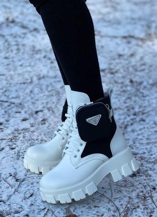 Демисезонні жіночі черевики з кишенею прада prada. натуральна шкіра. колір білий з чорним