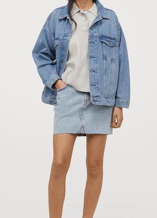 Джинсова міні спідниця h&m з необробленим низом