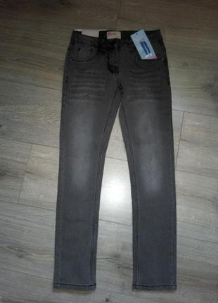 Нові джинси скінні (завужені) alive німеччина 140