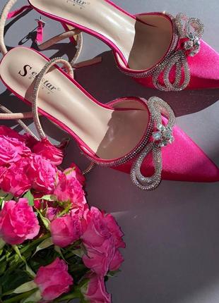 Жіночі рожеві туфлі на підборах