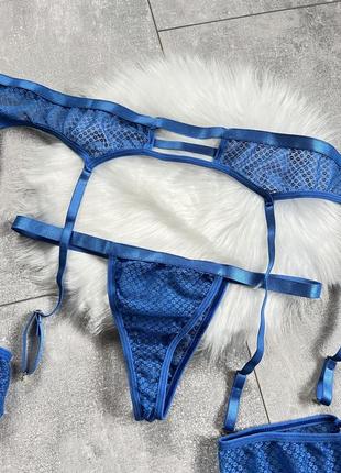 Сексуальный комплект нижнего белья: трусики, пояс, подвязки в синем цвете9 фото
