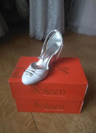 Весільні туфлі. розпродаж