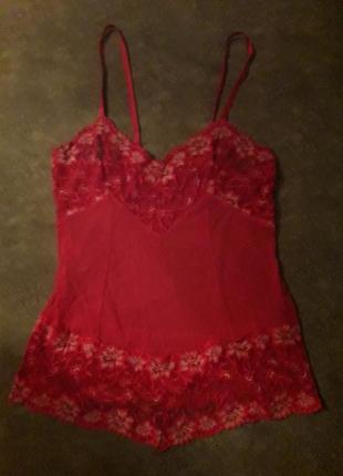 Червоний пенюар