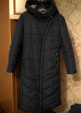 Жіноча класичне приталене пальто