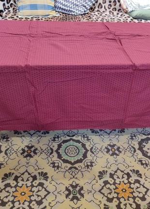 Красивая большая скатерть,есть дефект 160*192