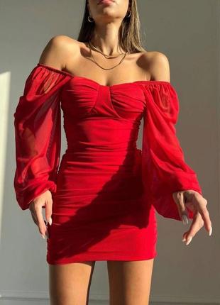 Платье короткое мини вечернее чёрное красное силуэтное обтягивающее с открытыми плечами с прозрачными рукавами фонариками в обтяжку2 фото