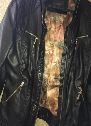 Куртка из искусственной кожи.4 фото