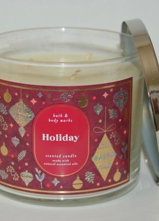 Новогодняя свеча bath and body works holiday1 фото