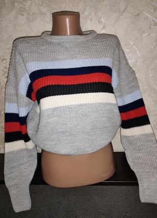 Объемный,укороченный свитер