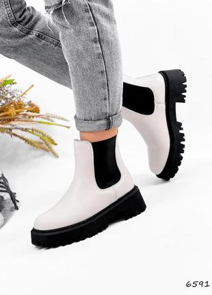Распродажа натуральные кожаные зимние ботинки цвета айвори на черной подошве 36р.5 фото