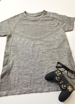 Брендова трикотажна еластична футболка розміру m