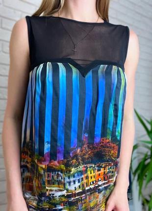 Шелковое платье в полоску с рисунком города на молнии9 фото