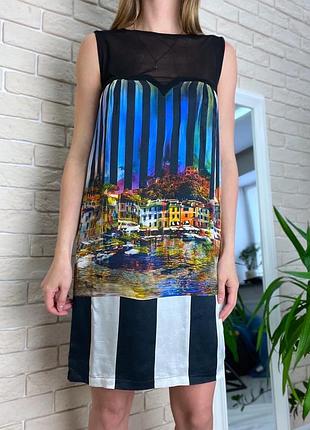 Шелковое платье в полоску с рисунком города на молнии