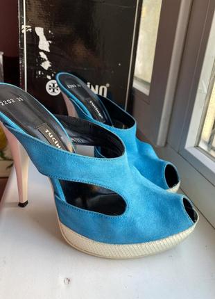 Босоніжки на підборах бірюзово-блакитні tucino