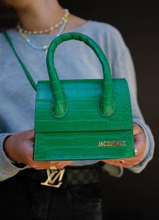 Стильная маленькая сумка через плечо jacquemus зелёная3 фото